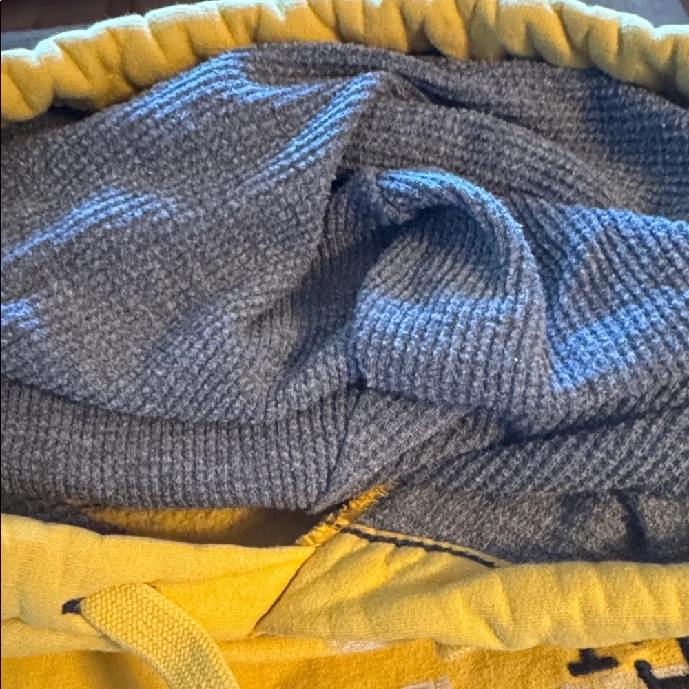 American Eagle Outfitters Classic Fit distressed yellow hoodie sweatshirt‎ S
